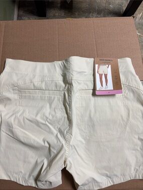 Eddie Bauer Off-White Casual Pull-On Shorts